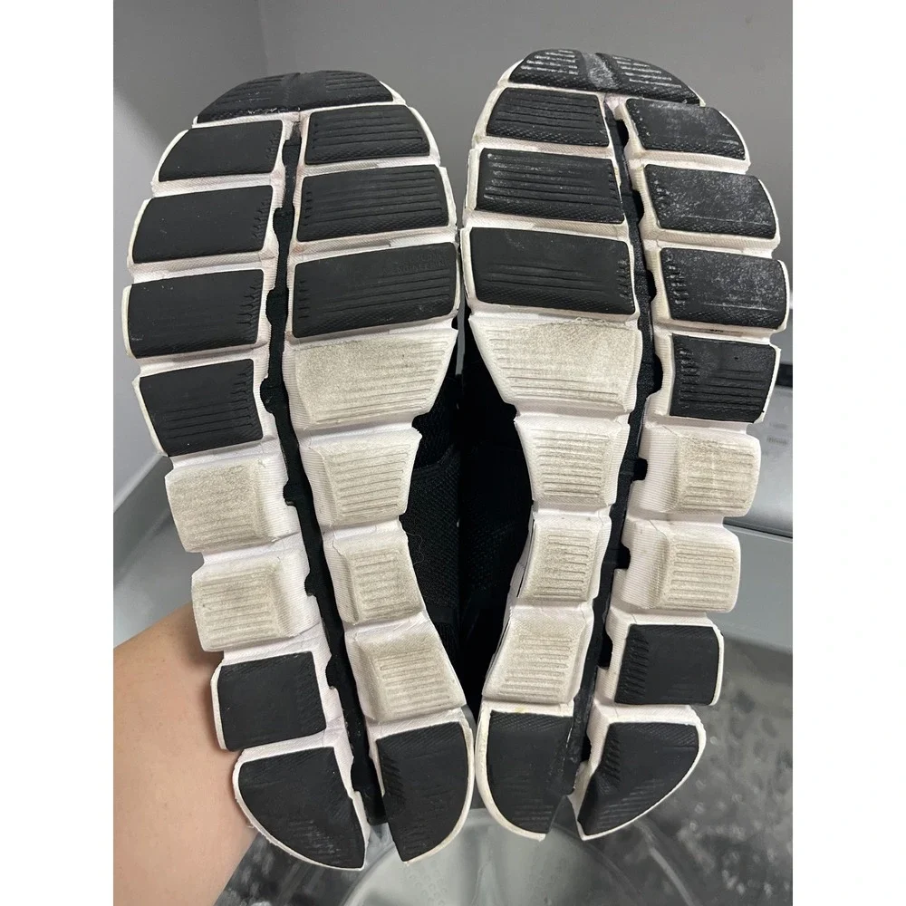 On Cloud 5 Running Shoes Womens 7.5 Black White Low Top Sneakers 59.98919